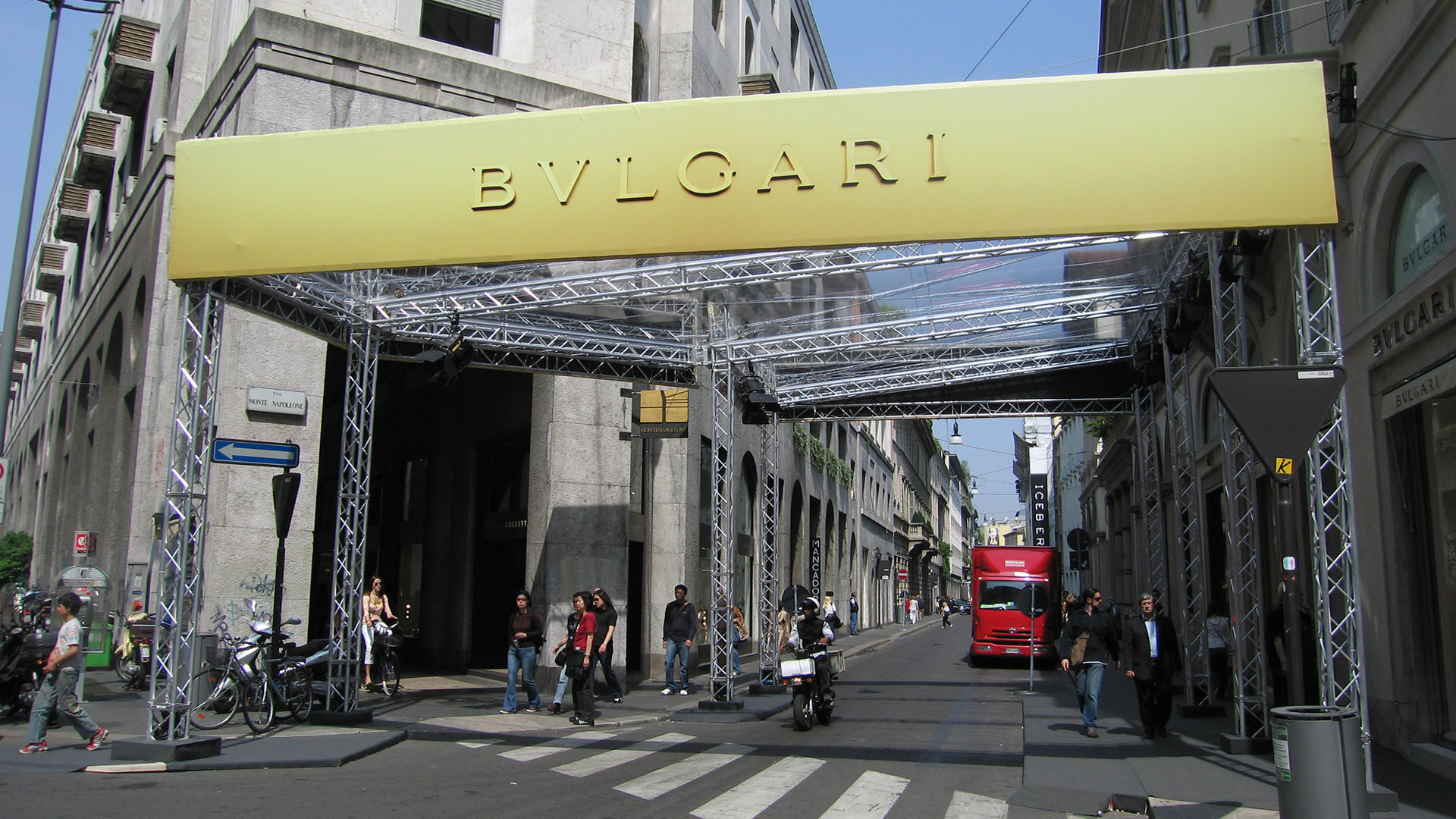 Struttura realizzata con americane per evento di moda a Milano