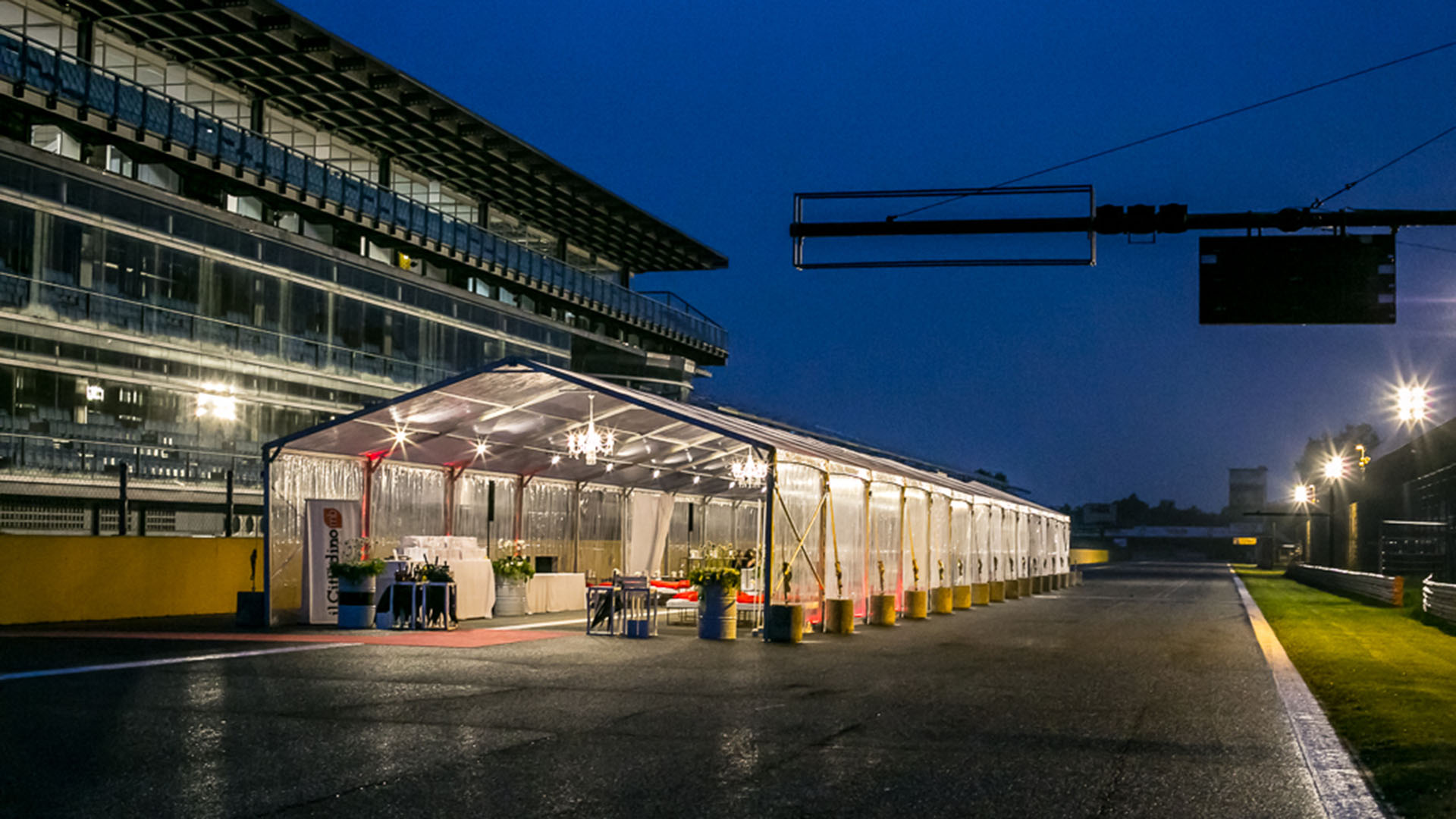 Tendostruttura doppia falda in pvc crystal cena di gala sulla pista dell'Autodromo di Monza