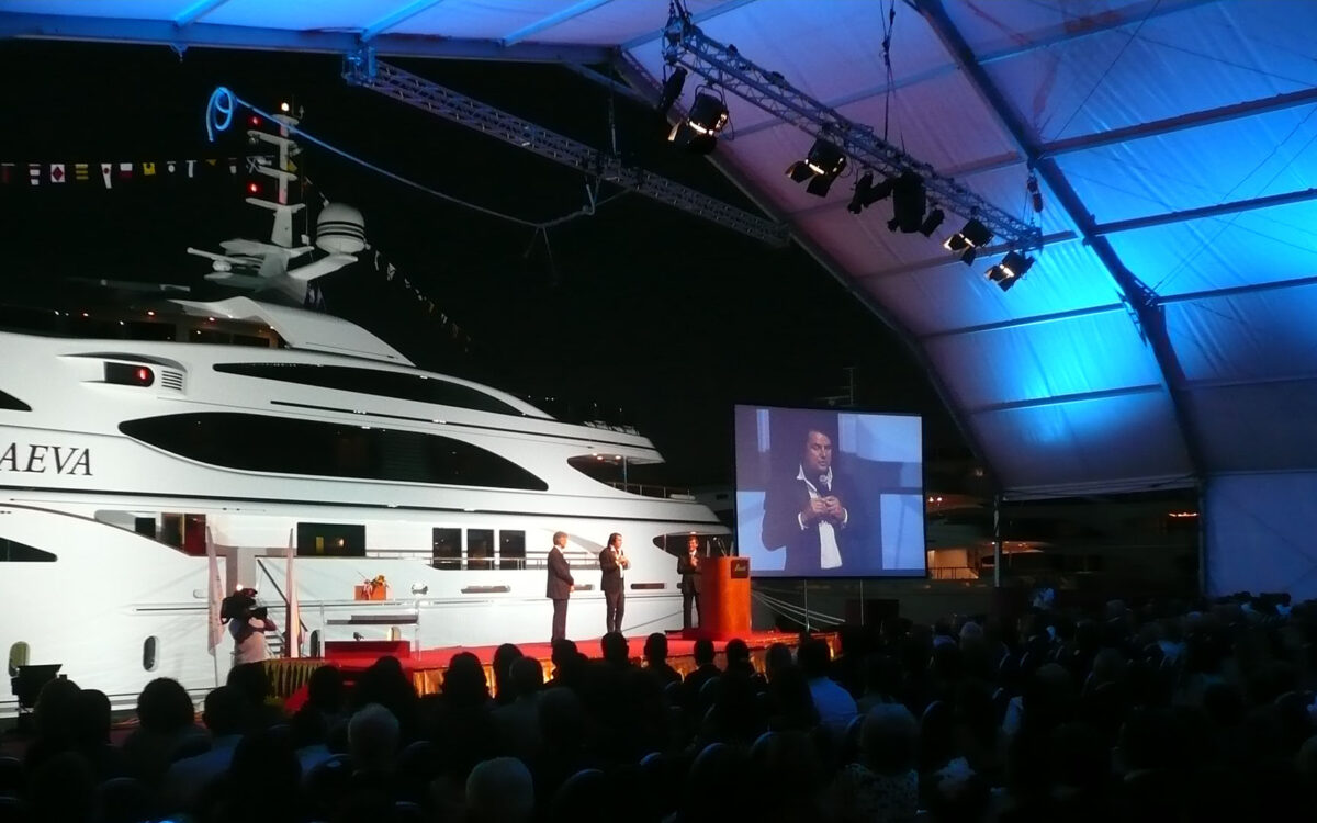 Illuminazione palco evento di presentazione a Genova