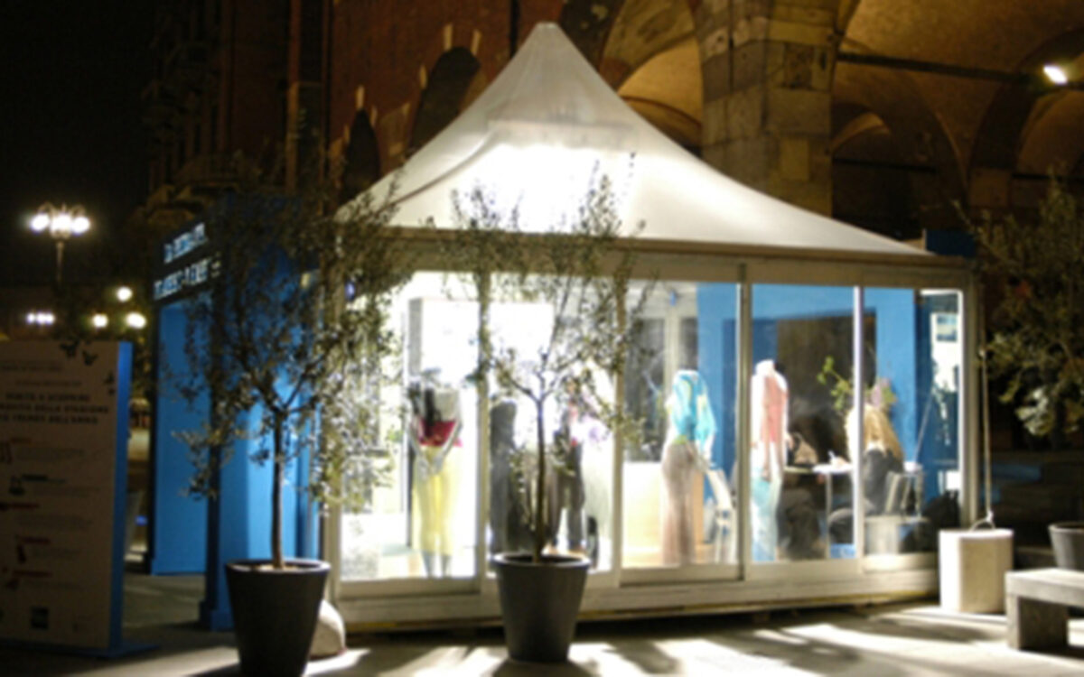 Installazione pagoda per temporary shop milano