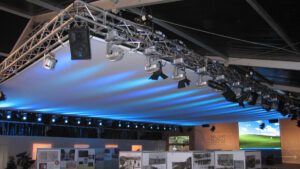 Particolare struttura in americana per installazione controsoffitto teso e service audio e luci - Milano