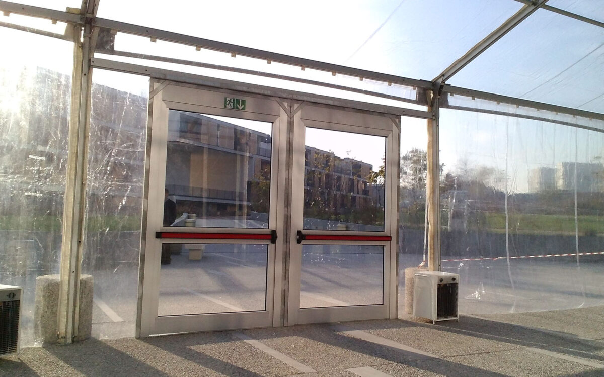 Porta di emergenza finestrata doppia