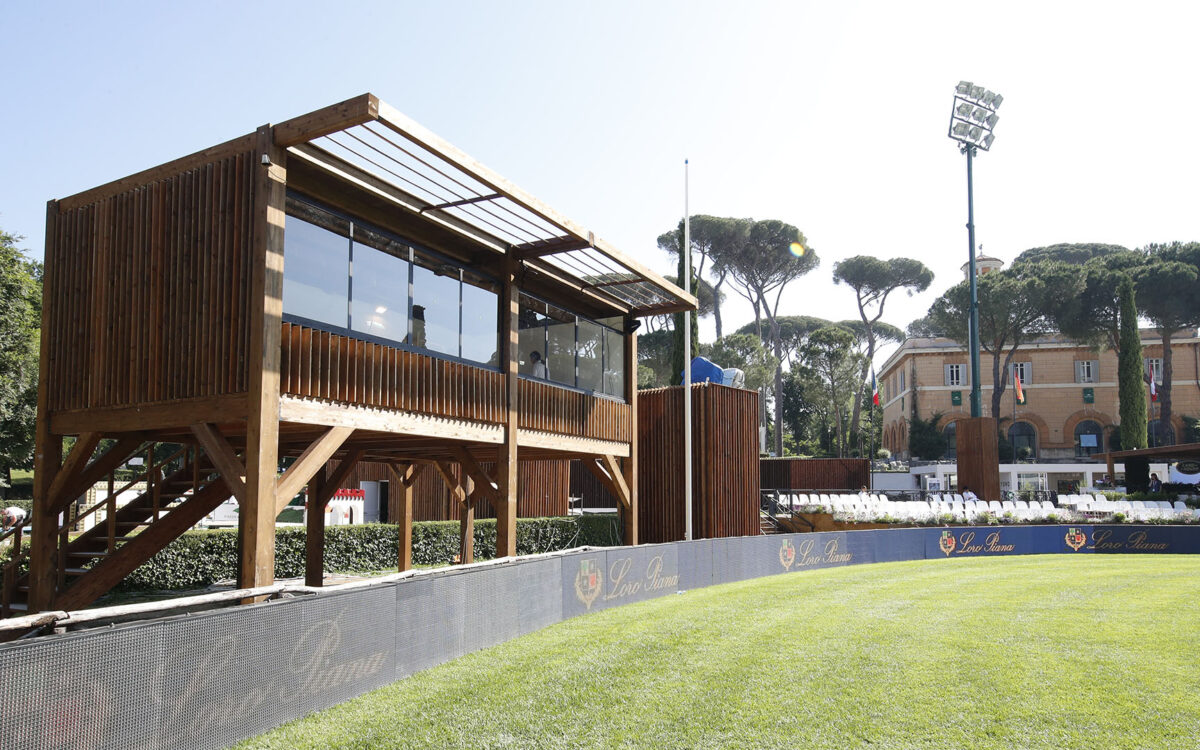 Postazione giudici realizzata in legno lamellare per 87o concorso ippico Piazza di Siena - Roma