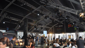 Struttura in americana per appendimenti audio e luci montaggio centrale e laterale evento di moda a Milano