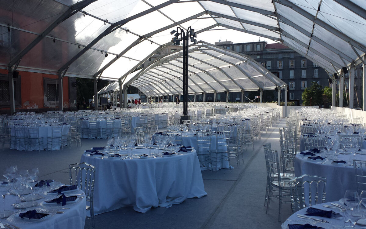 Tendostruttura ad arco in pvc crystal per cena di gala