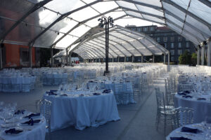 Tendostruttura ad arco in pvc crystal per cena di gala