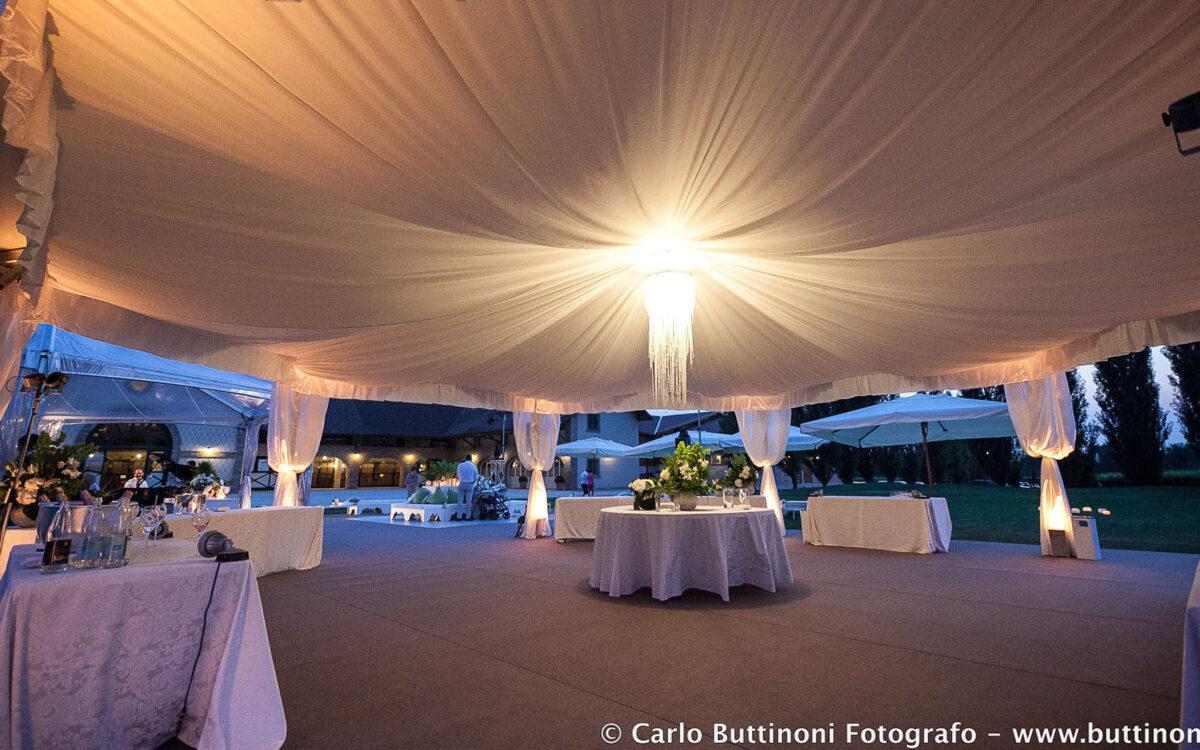 Tendostruttura circolare con controsoffitto plissettato matrimonio