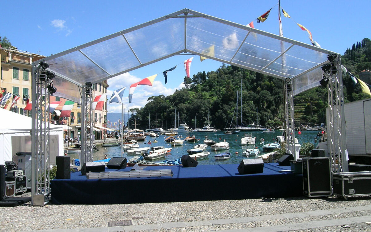 Tendostruttura doppia falda per copertura palco installazione presso Portofino per manifestazione sportiva di regate