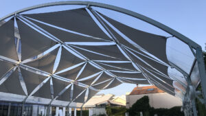 Tendostruttura tonda in pvc crystal e vele