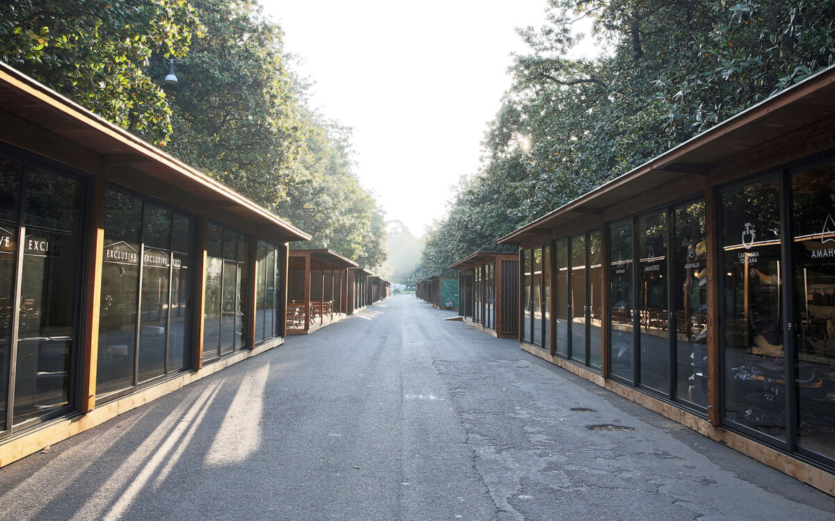 Villaggio commerciale Piazza di Siena realizzato con wood box