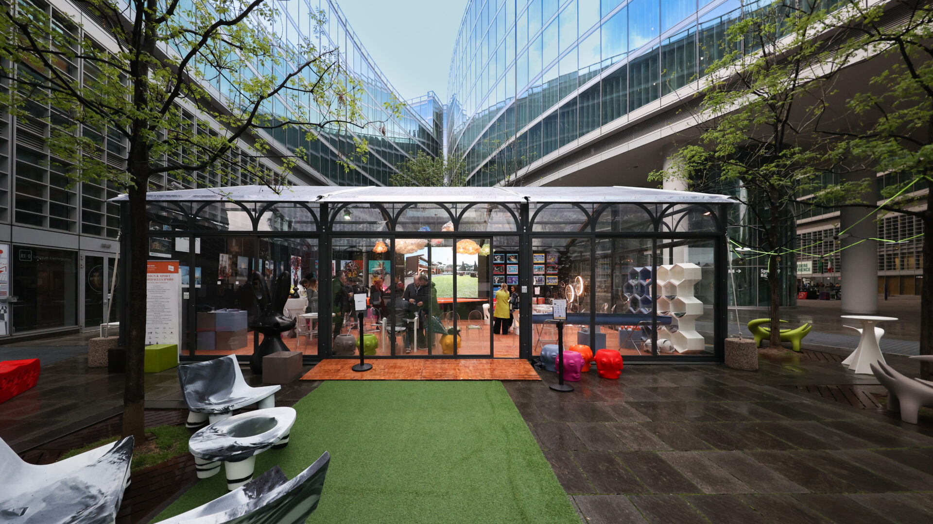 Al Fuori Salone 2023 Tensotend ha realizzato una Green House in Piazza Regione Lombardia